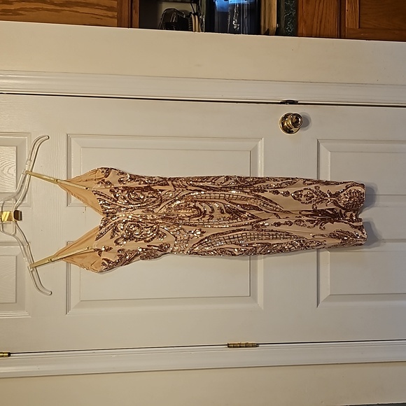 Dress - Picture 2 of 6